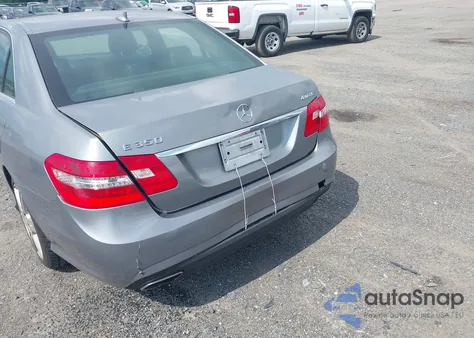 2010 Mercedes-Benz E 350 4Matic z USA, uszkodzony, nr VIN WDDHF8HBXAA100579